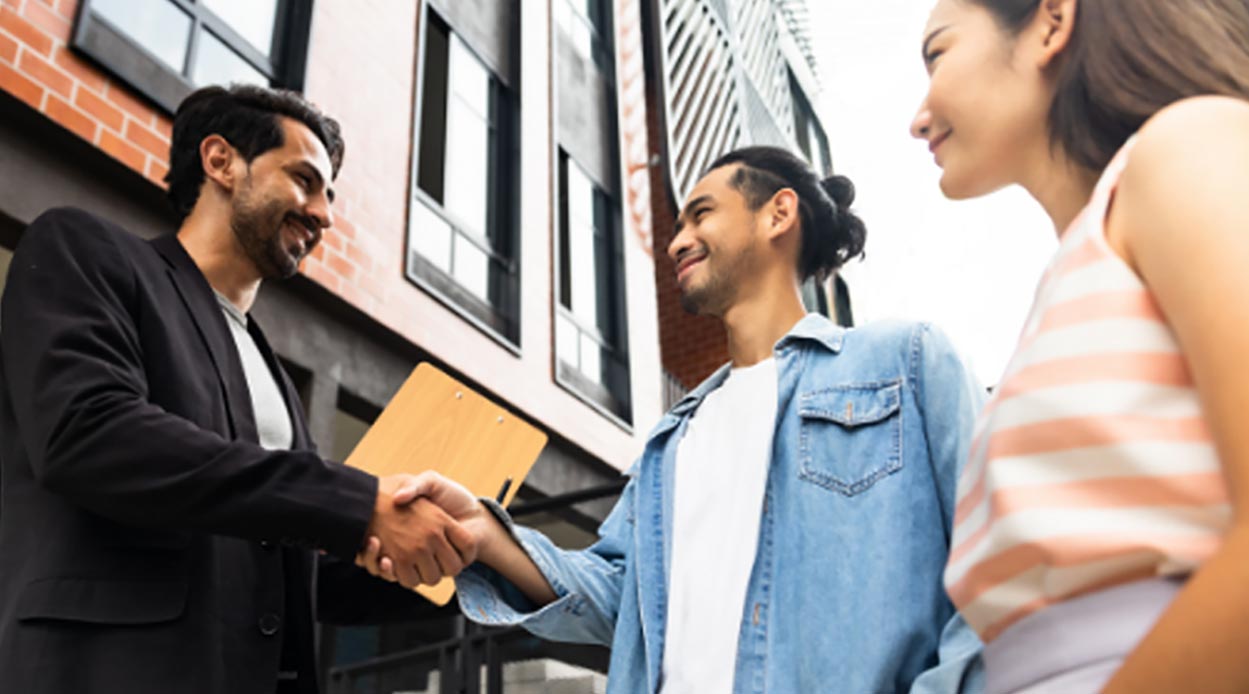 image of a couple talking with the agent